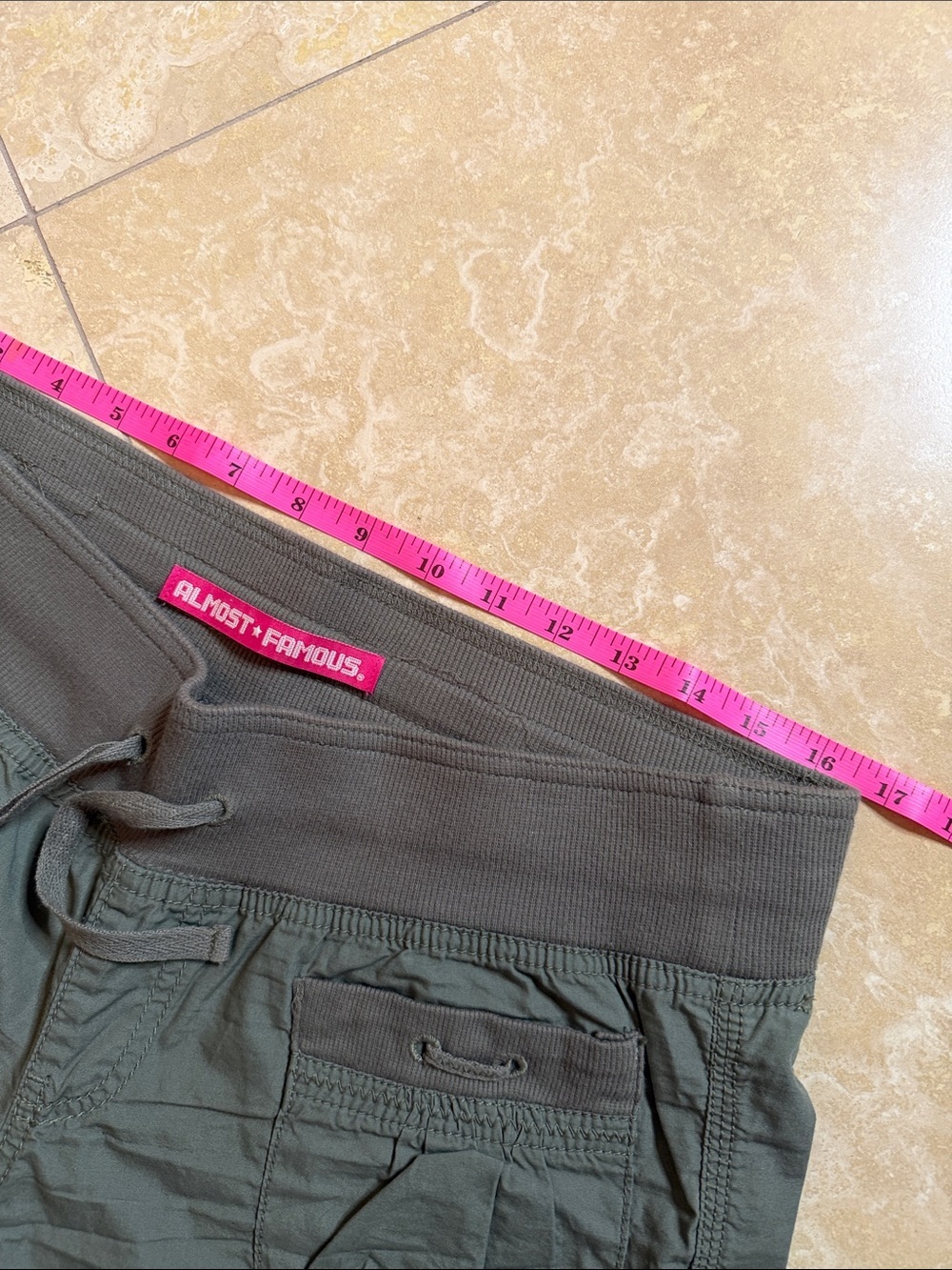 💕Almost Famous Olive Green Wide-Leg Cargo Capris💕 - Picture 7 of 7